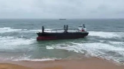 İstanbul Boğazı’nda Karaya Oturan Geminin Kaptanı Kurtarıldı