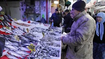 Saathane Çarşısı’nda balık bol, fiyatlar uygun