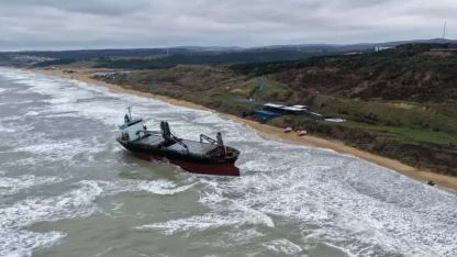 Sarıyer Kısırkaya’da karaya oturan gemi kurtarıldı