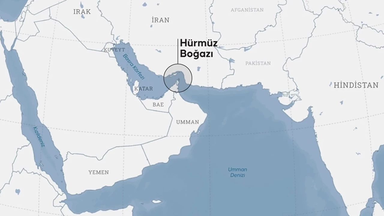 Çin'e ait 3 gemi Hürmüz Boğazı'ndan geçti
