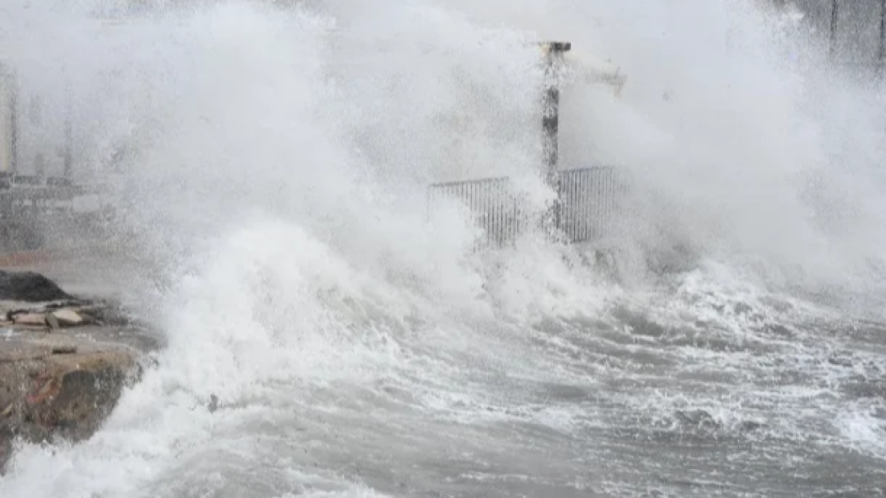 Gökçeada ve Bozcaada’ya Tüm feribot seferleri durduruldu
