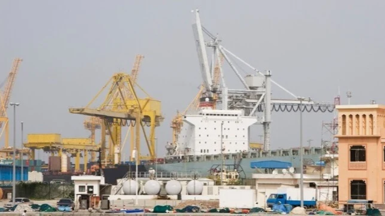 Hürmüz kapalı: BAE ve kara köprüsü rotaları öne çıktı