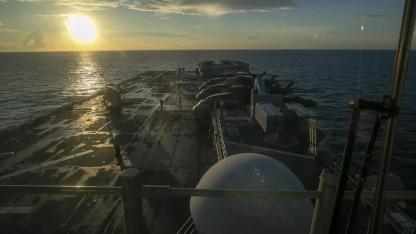 Deniz piyadelerini taşıyan gemi Orta Doğu'da!