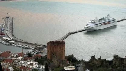 'Astoria Grande' adlı kruvaziyer Alanya Limanı'nda