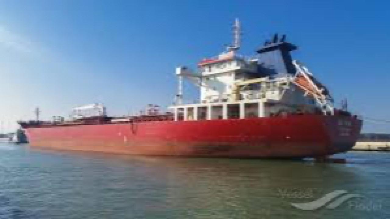 Chinese Tanker Defies US Blockade, Transits Hormuz Strait