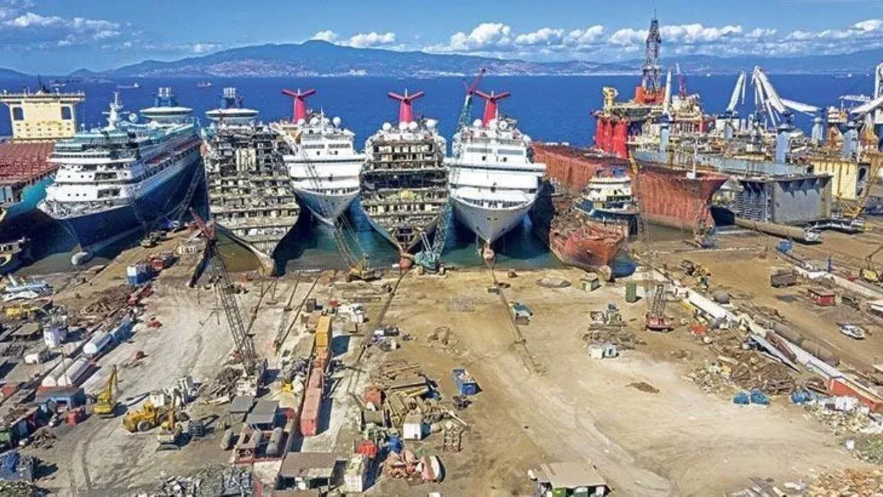 Aliağa gemi sökümde acı olay: Bir işçi hayatını kaybetti
