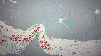 Hürmüz Boğazı'nın açılmasının ardından oluşan gemi trafiği görüntülendi