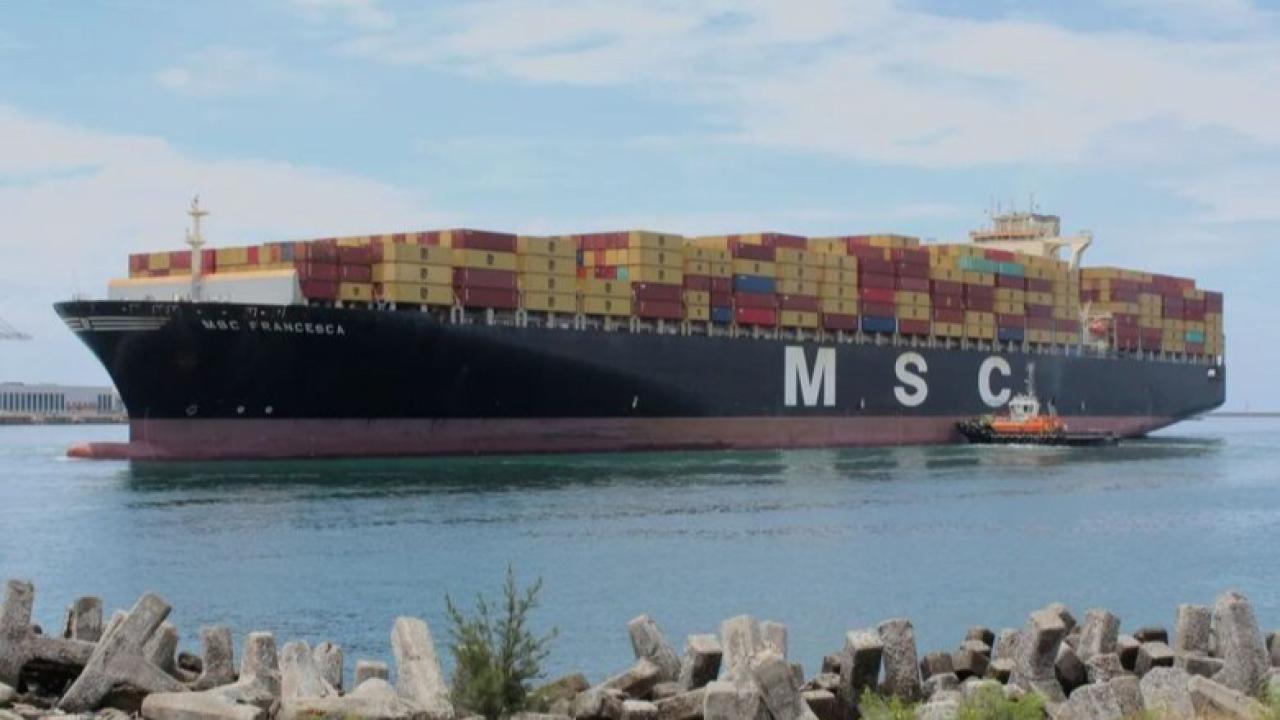 İran, Hürmüz Boğazı'ndaki iki konteyner gemisine el koydu!