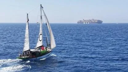 Aktivistler,  MSC'ye ait bir konteyner gemisini kuşattı!