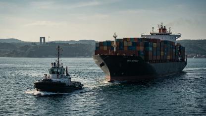 Dev konteyner gemisi “Med Beykoz”  Çanakkale Boğazında arızalandı