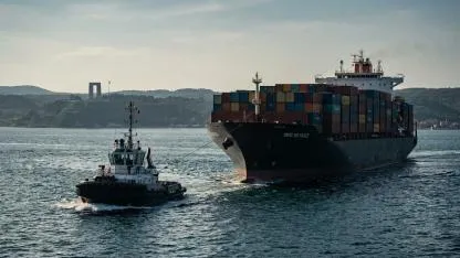 Dev konteyner gemisi “Med Beykoz”  Çanakkale Boğazında arızalandı