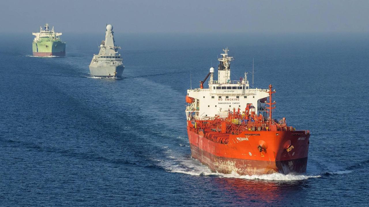 Rusya'nın Gölge Filosu, İngiliz Kraliyet Donanmasına Meydan Okuyor