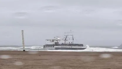 Dev Gemi Karadeniz'de Karaya Oturdu