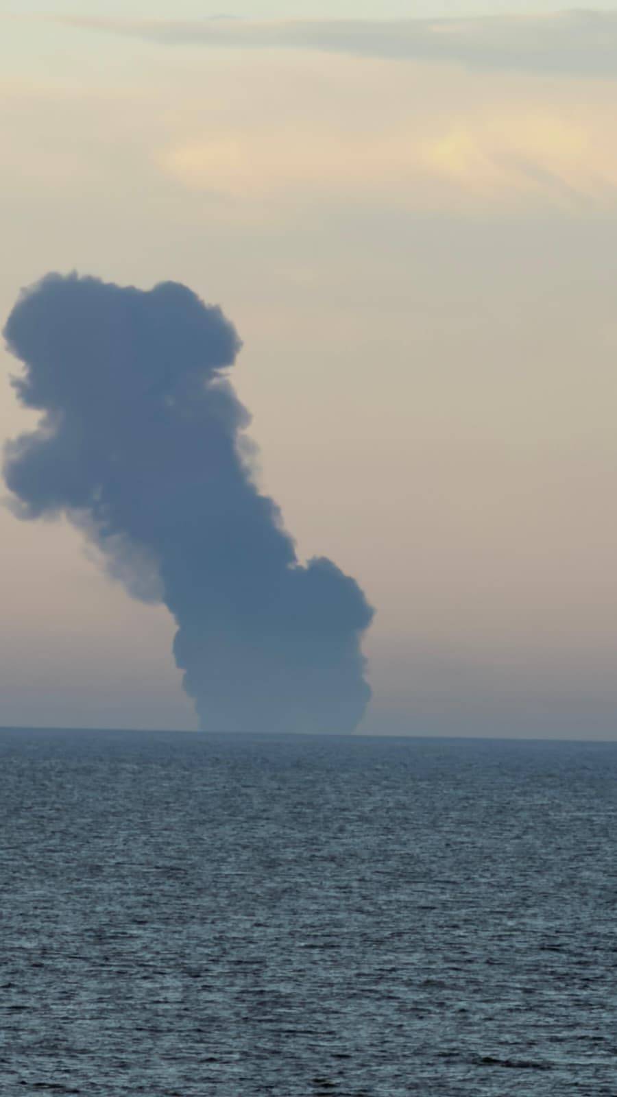 KAIROS adlı tanker Karadeniz'de mayına çarparak patladı.