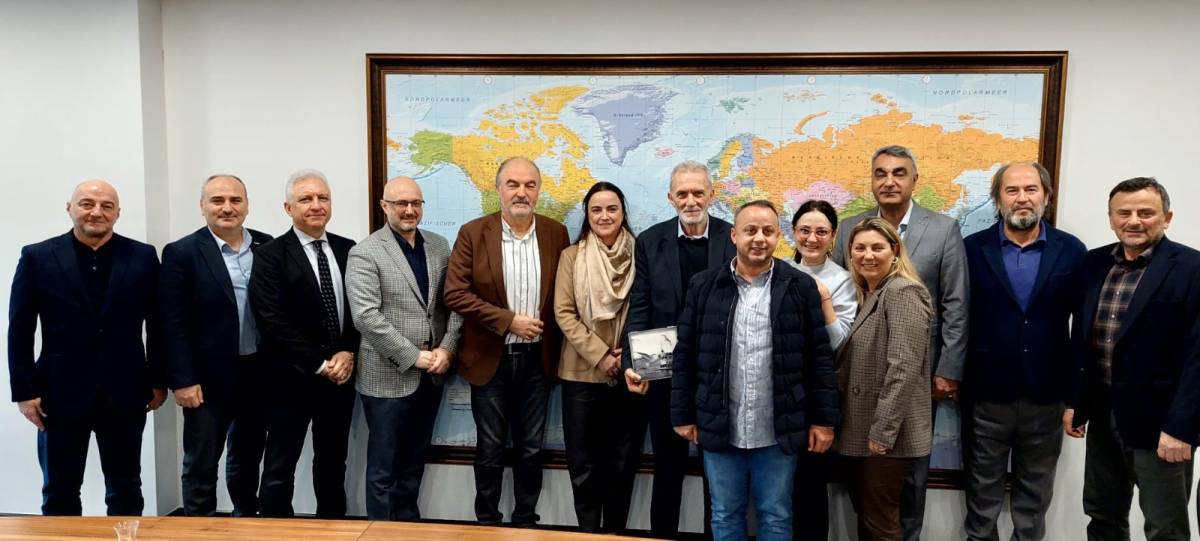 KOSDER yönetim kurulu ve eski dönem başkanları nezaket ziyaretinde bir araya geldi