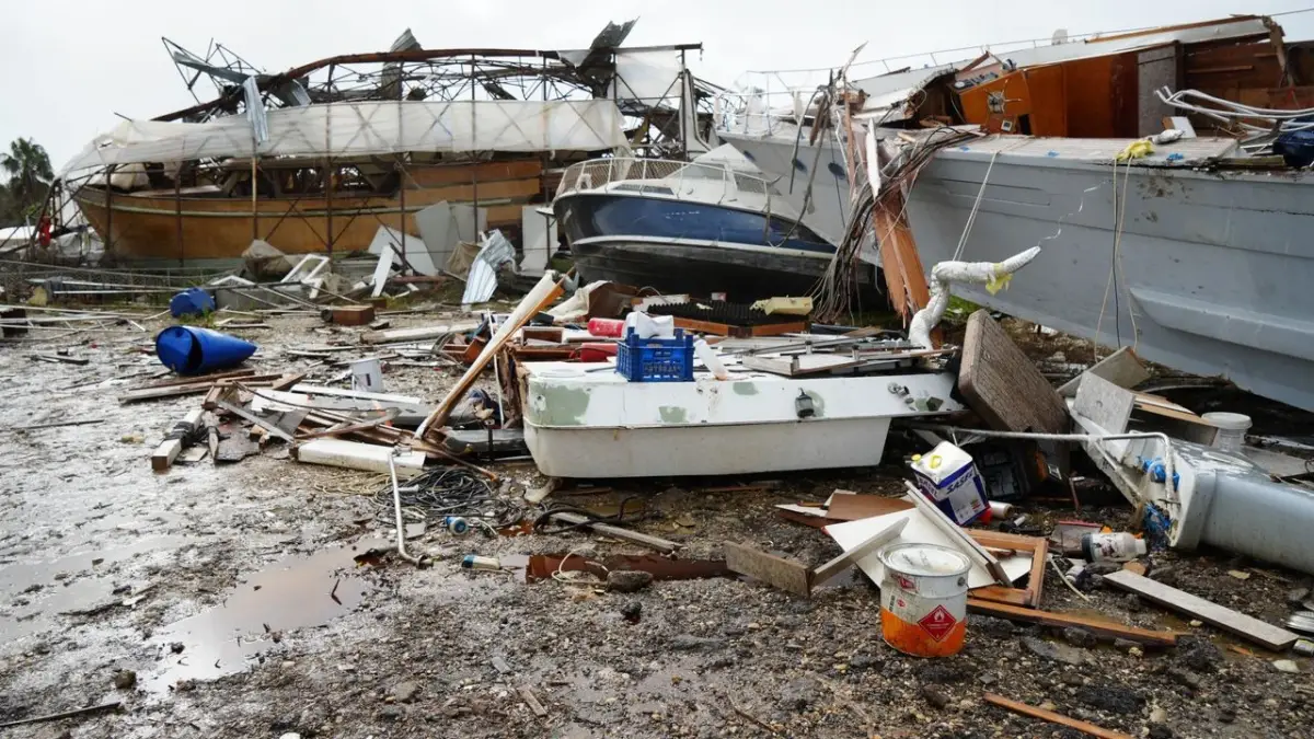 Antalya’da Karaya Alınan Tekneler Sert Hava Nedeniyle Hasar Gördü