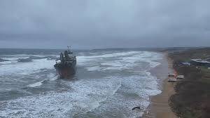 Sarıyer'de karaya oturan gemi havadan görüntülendi