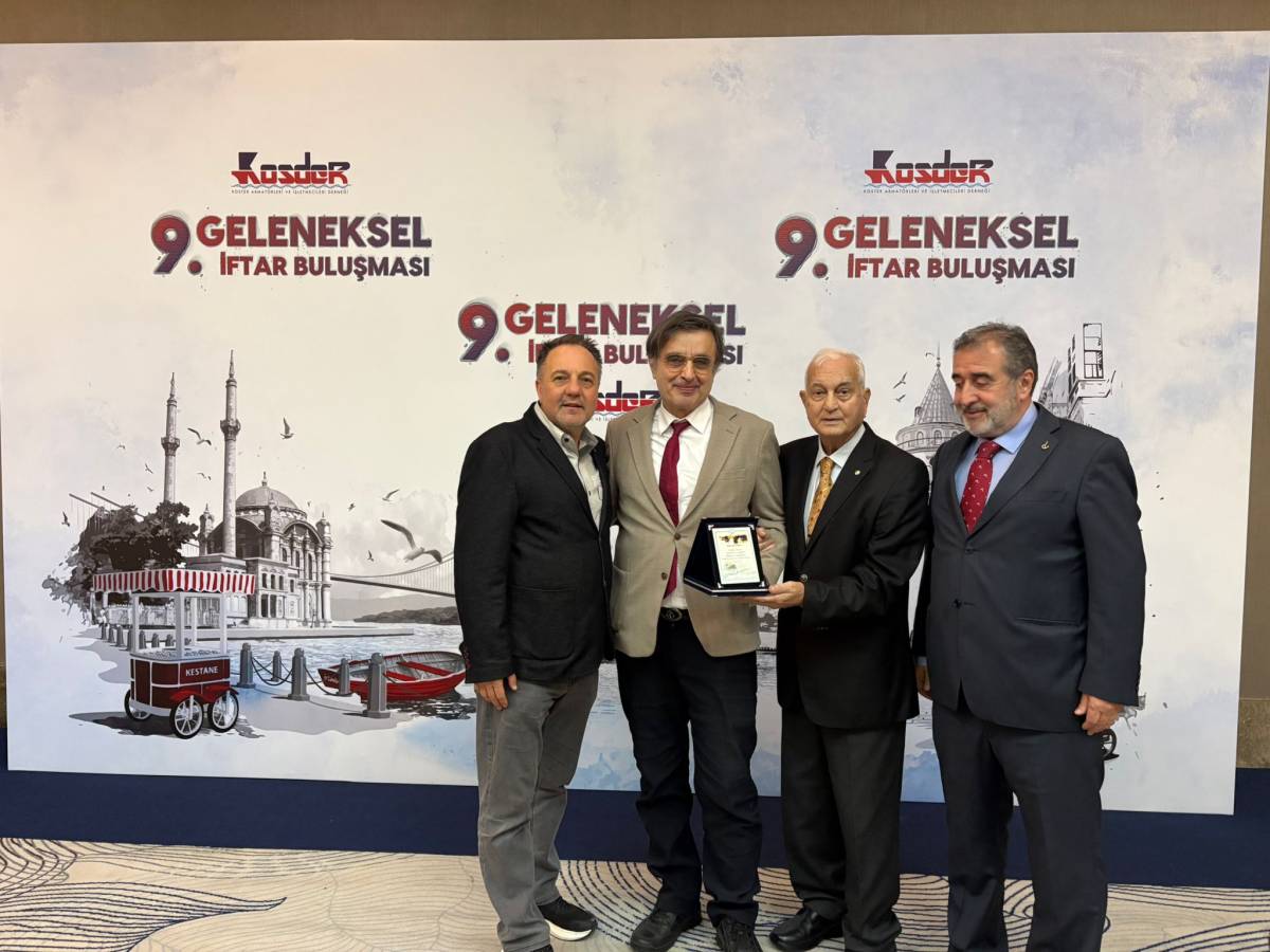 Av. Kapt. Cahit İstikbal’e “Anadolu Mavisi Atatürk’ün Gemileri” plaketi