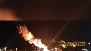 SANMAR&#039;A AİT 80 TBP FIFI1 RÖMORKÖRLER SYN ZANIA YANGININA MÜDAHALE EDİYOR