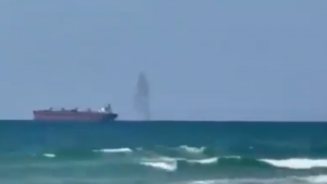 İsrail&#039;in Aşdod limanı Gazze&#039;den ateşlenen roketlerin hedefi oldu!